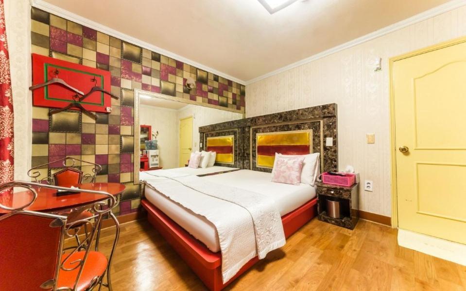 Feel Motel Пхочхон Екстер'єр фото
